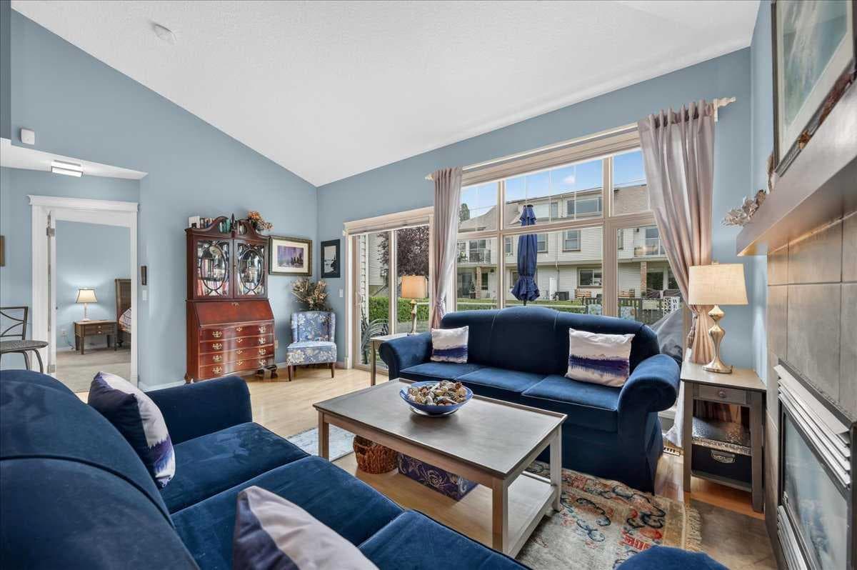 248 Springbank Villas SW