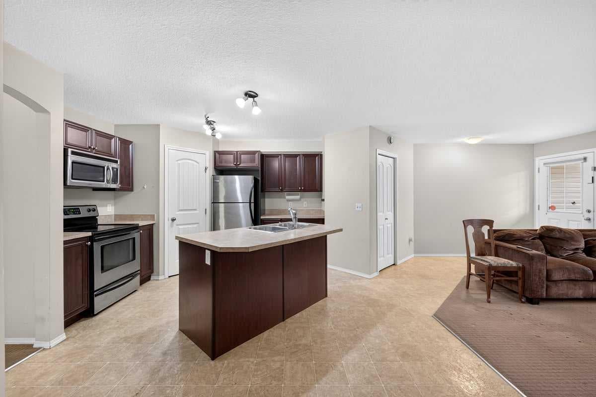 #104, 20 Panatella Landing NW