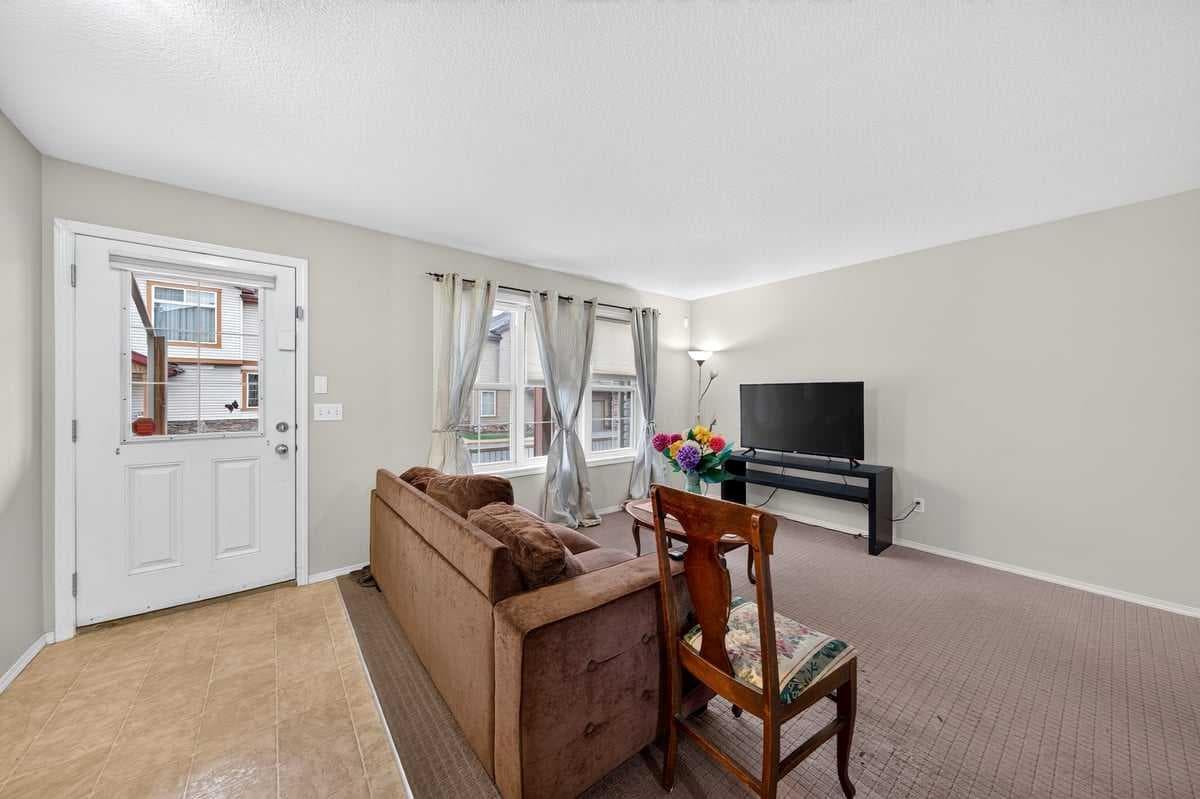 #104, 20 Panatella Landing NW