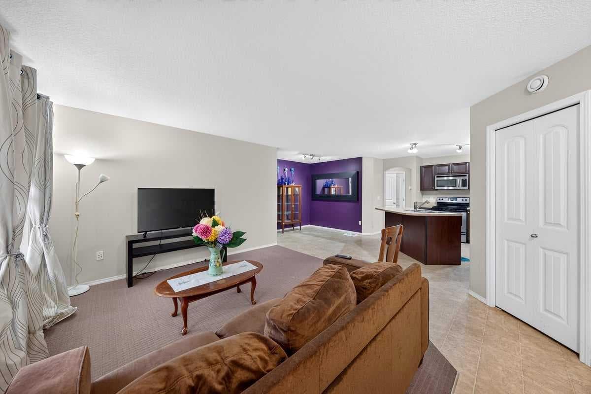 #104, 20 Panatella Landing NW