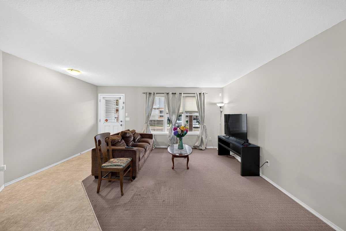 #104, 20 Panatella Landing NW