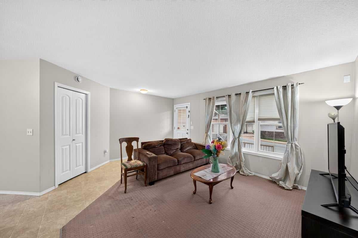 #104, 20 Panatella Landing NW