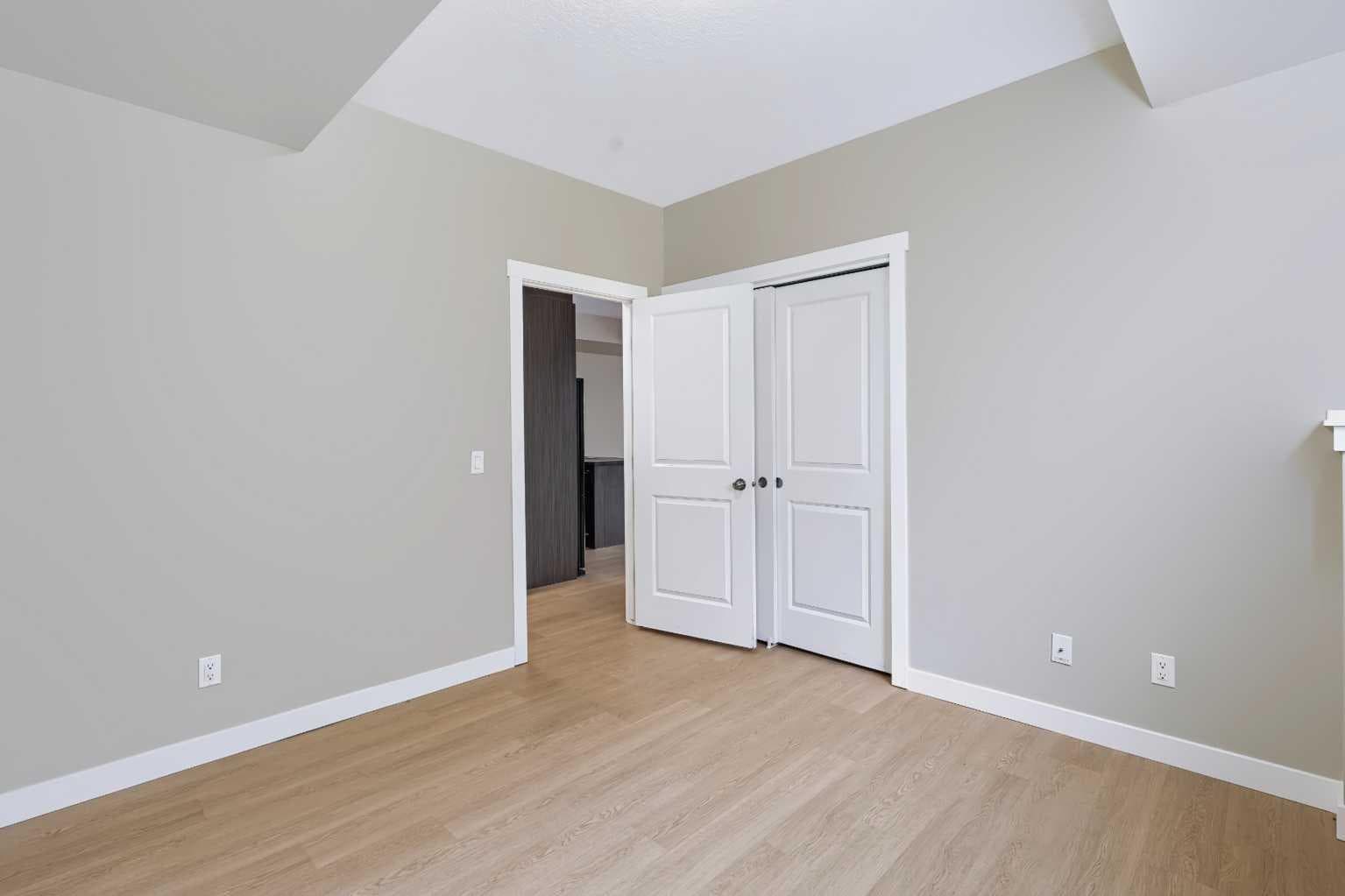 210, 300 Marina Drive 