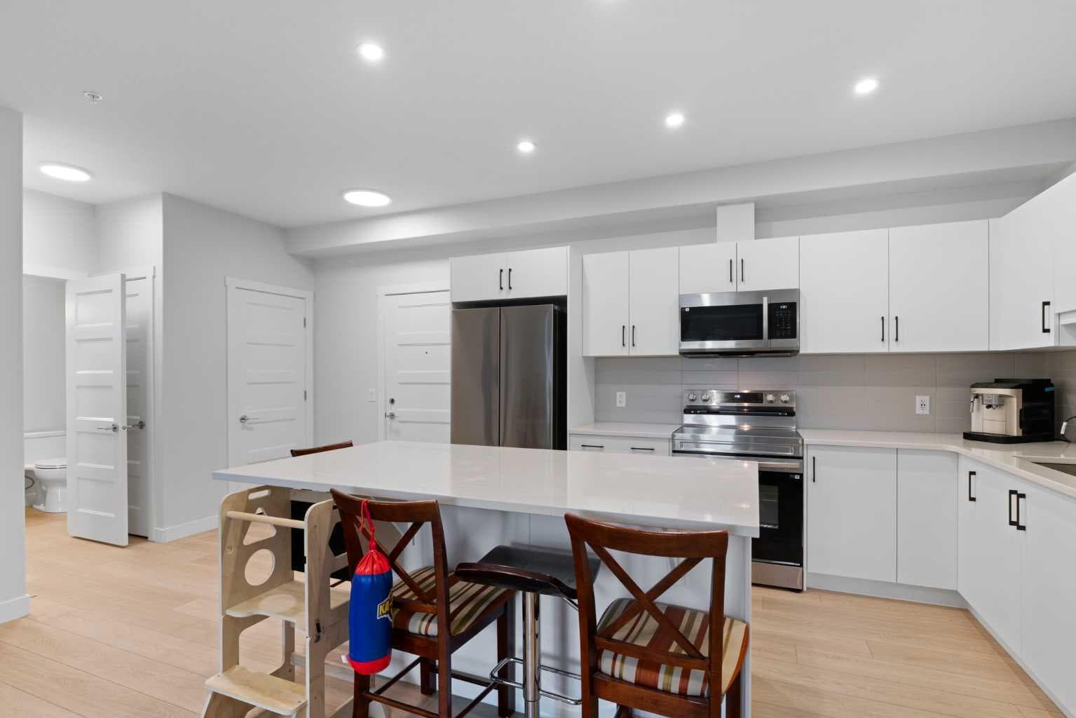 1112, 81 Arbour Lake View NW