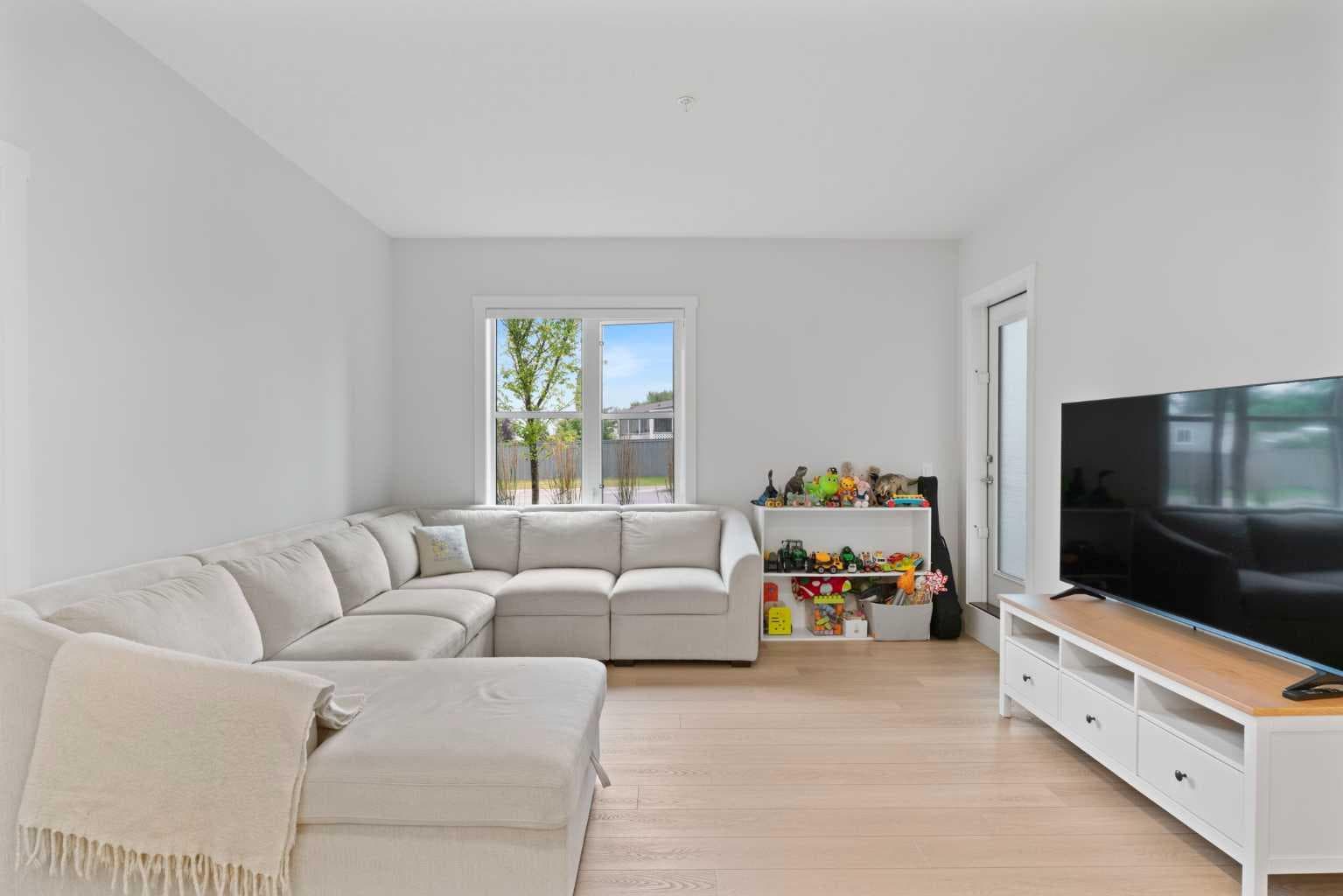 1112, 81 Arbour Lake View NW