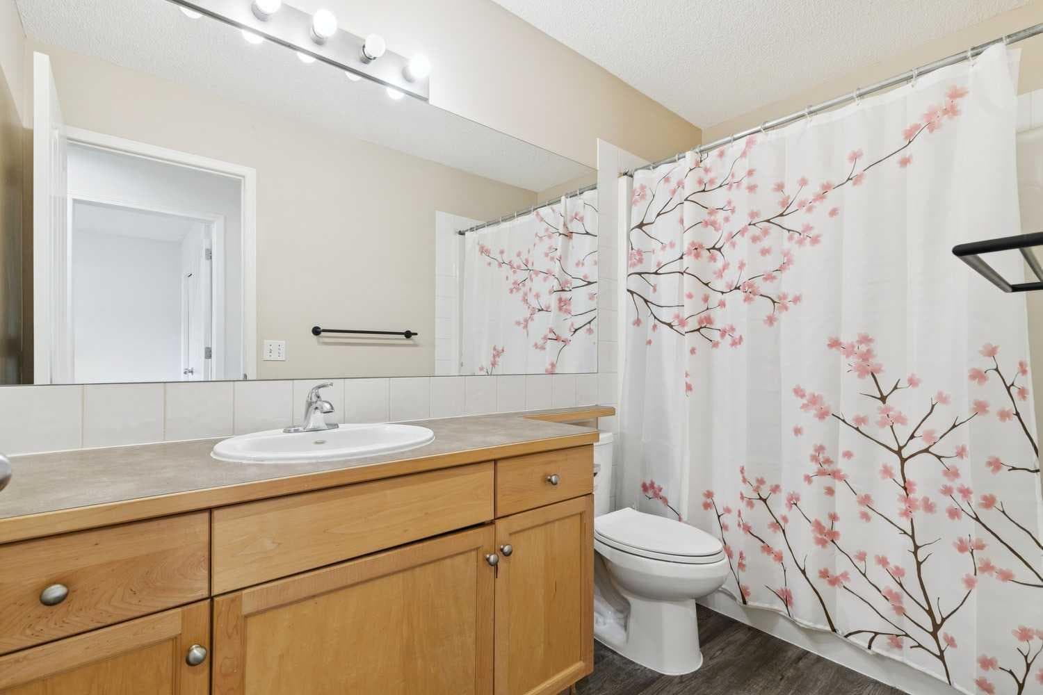 126 Somerglen Way SW