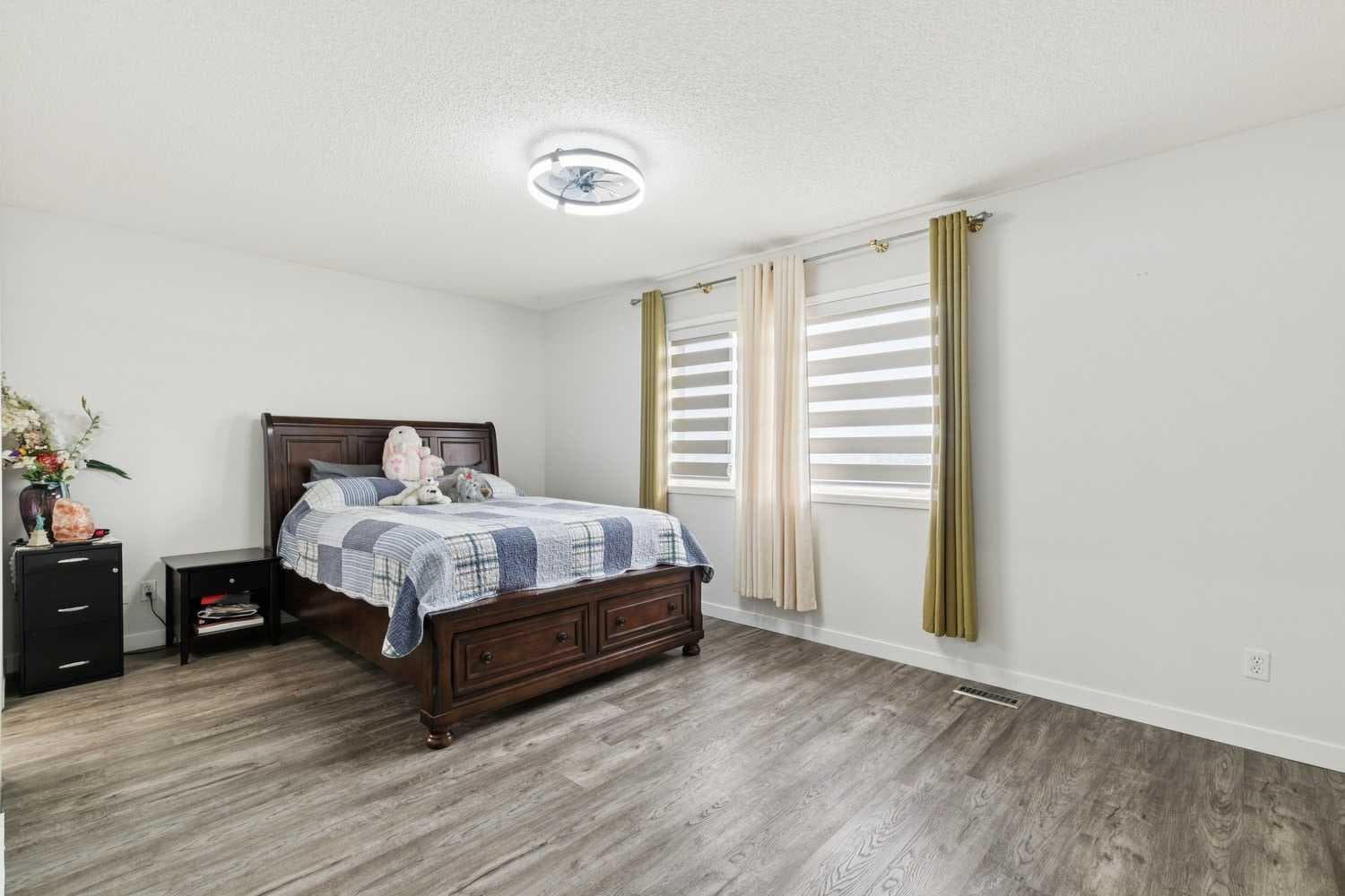 126 Somerglen Way SW