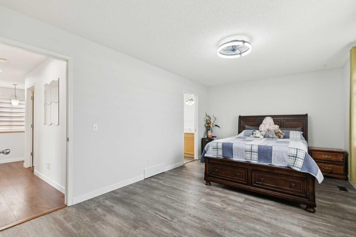 126 Somerglen Way SW
