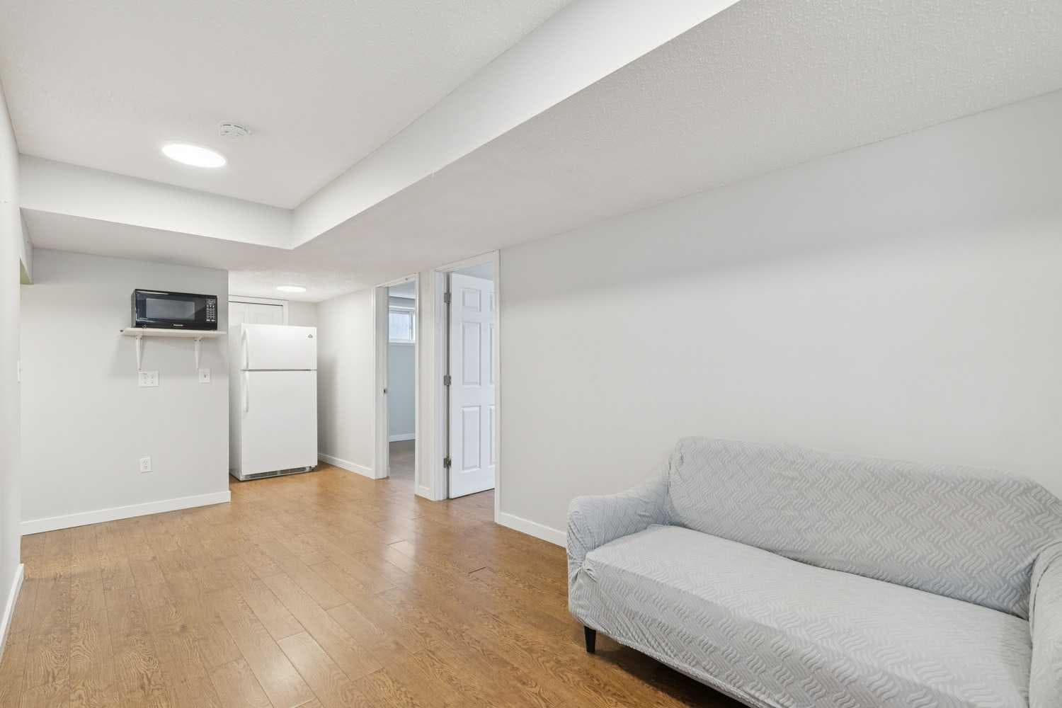 126 Somerglen Way SW