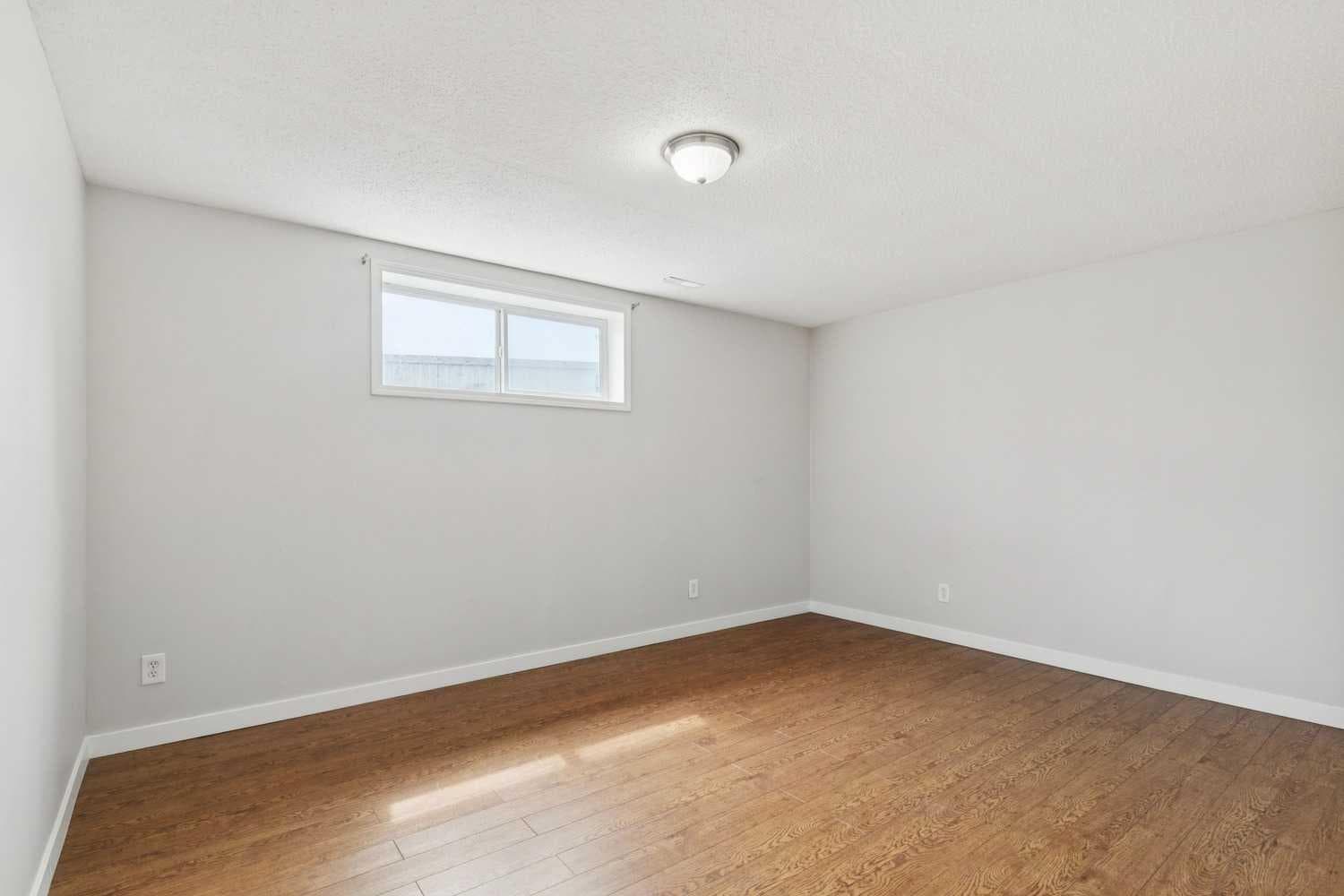 126 Somerglen Way SW