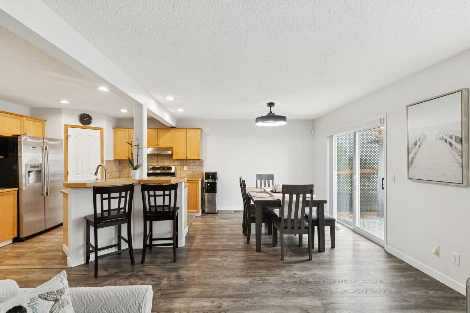126 Somerglen Way SW