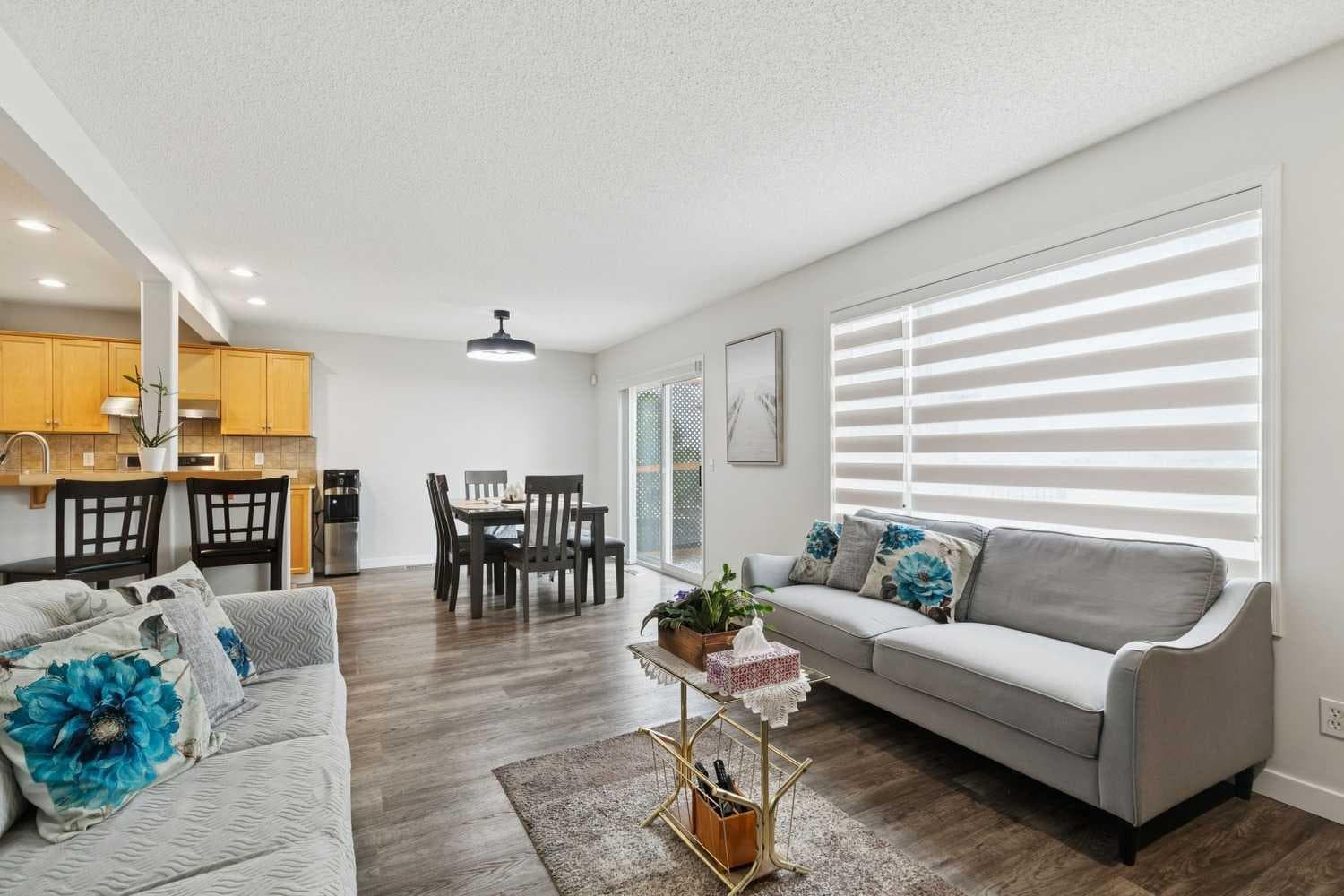 126 Somerglen Way SW