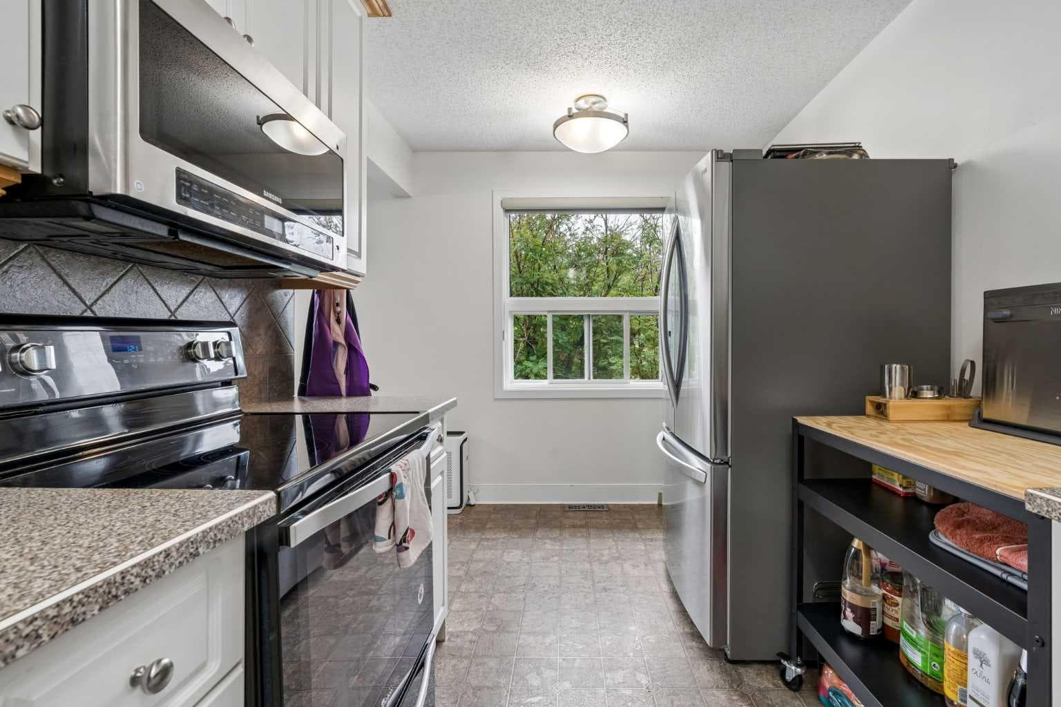 25, 1011 Canterbury Drive SW