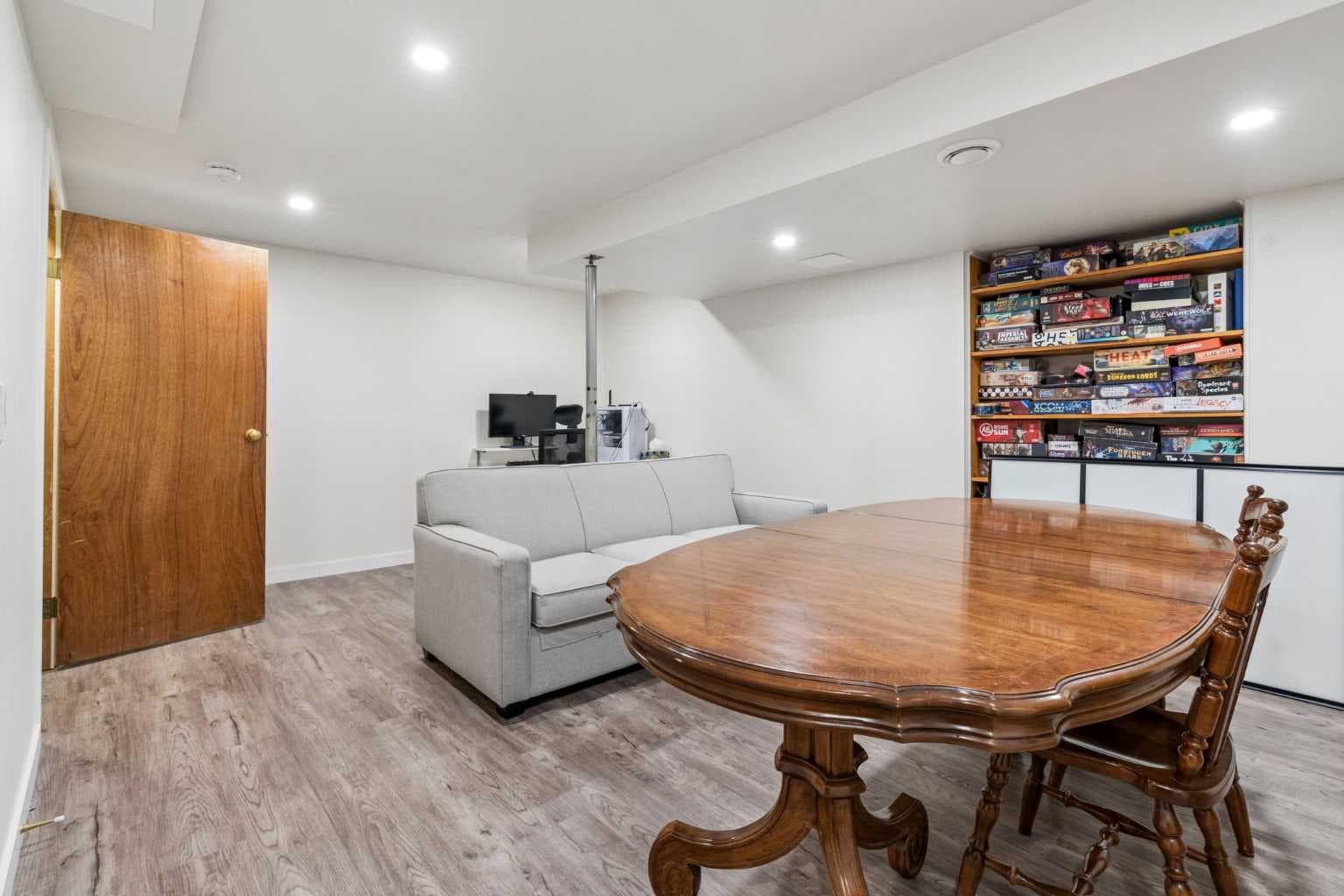 25, 1011 Canterbury Drive SW