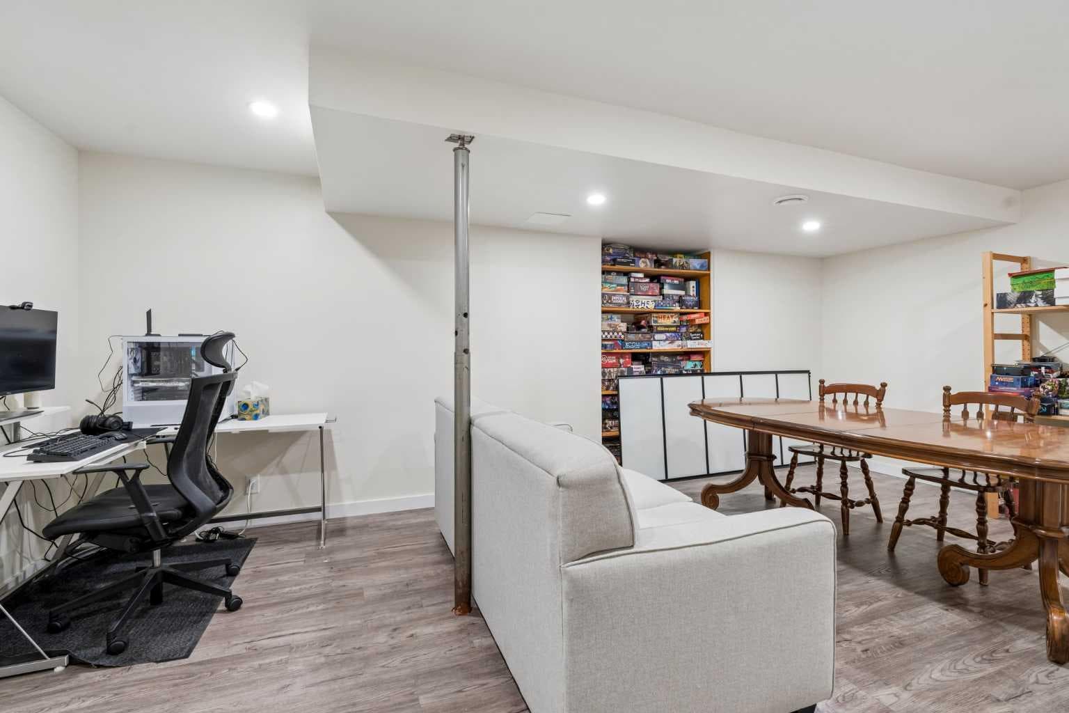 25, 1011 Canterbury Drive SW