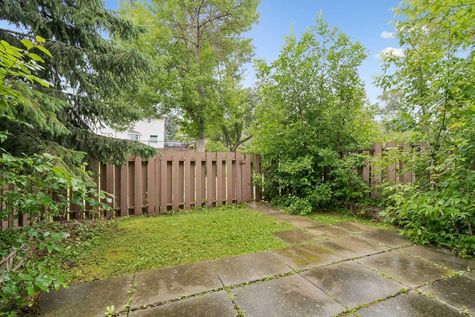 25, 1011 Canterbury Drive SW