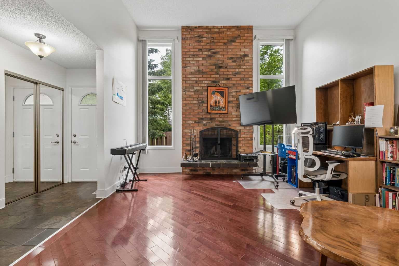 25, 1011 Canterbury Drive SW