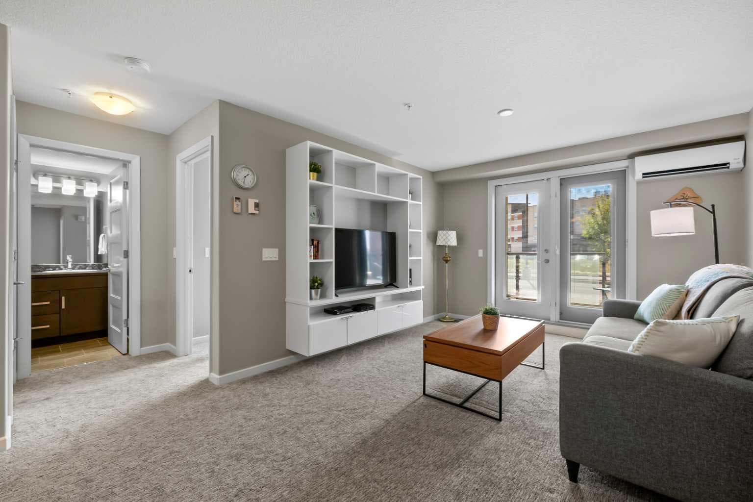 2105, 10 Market Boulevard SE
