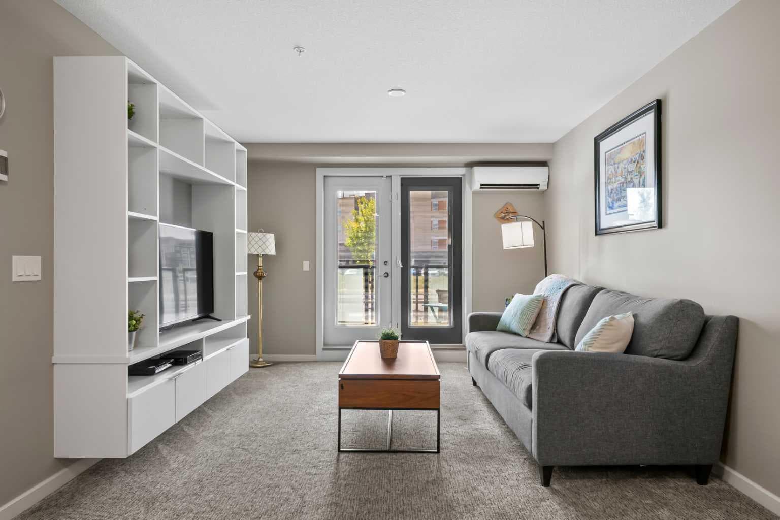 2105, 10 Market Boulevard SE