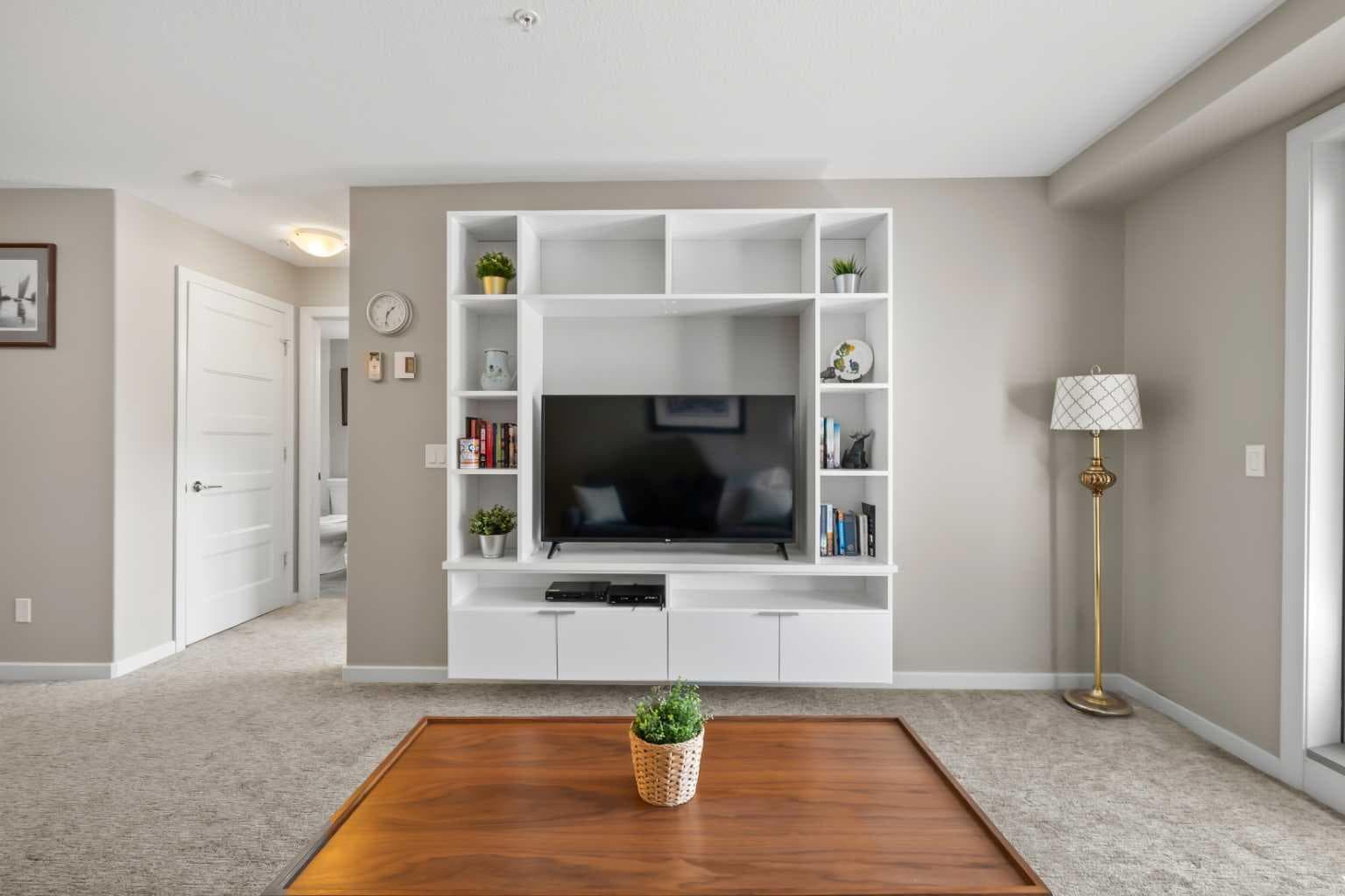 2105, 10 Market Boulevard SE