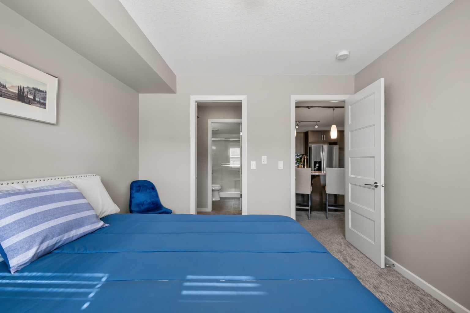 2105, 10 Market Boulevard SE