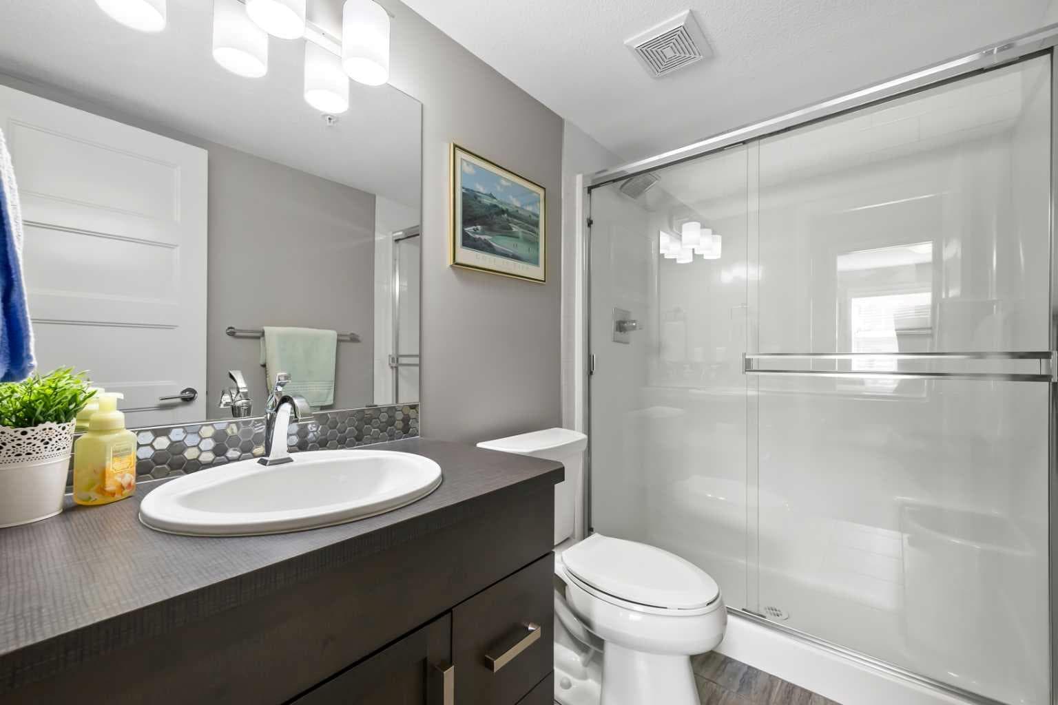 2105, 10 Market Boulevard SE