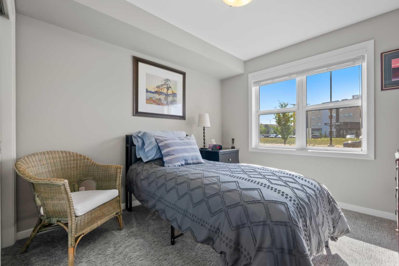 2105, 10 Market Boulevard SE