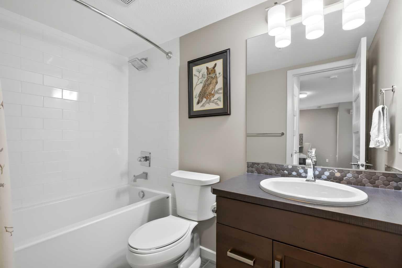 2105, 10 Market Boulevard SE