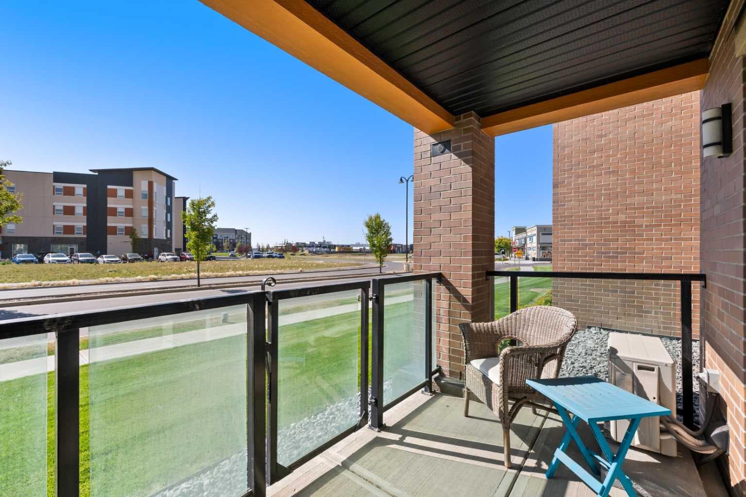 2105, 10 Market Boulevard SE