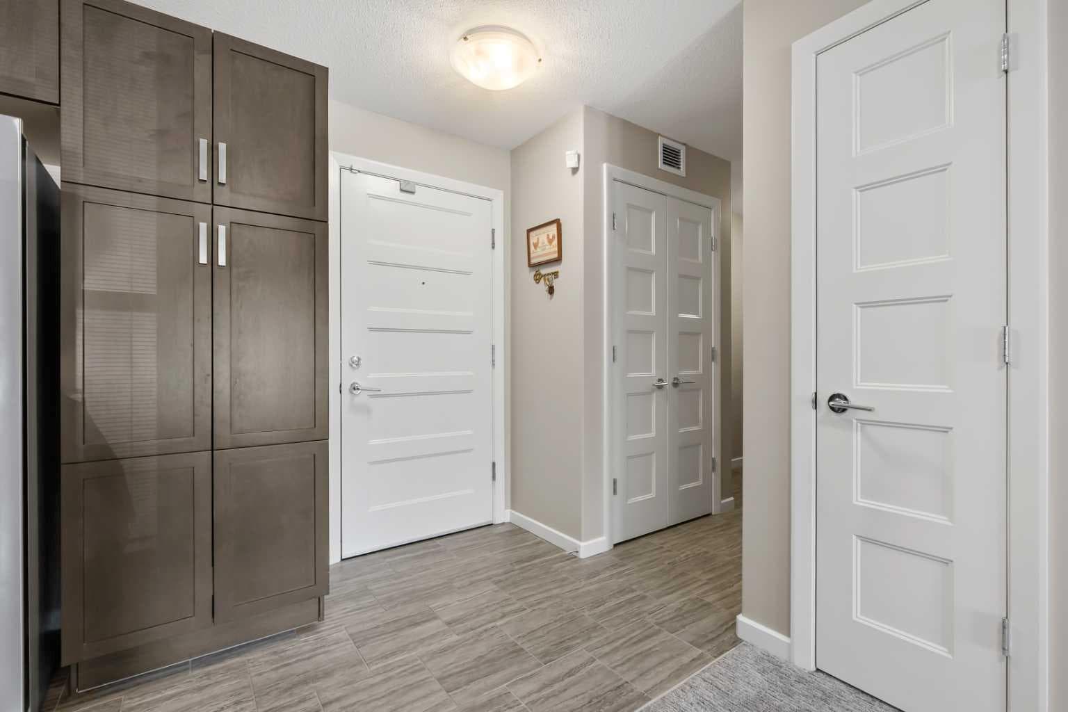 2105, 10 Market Boulevard SE