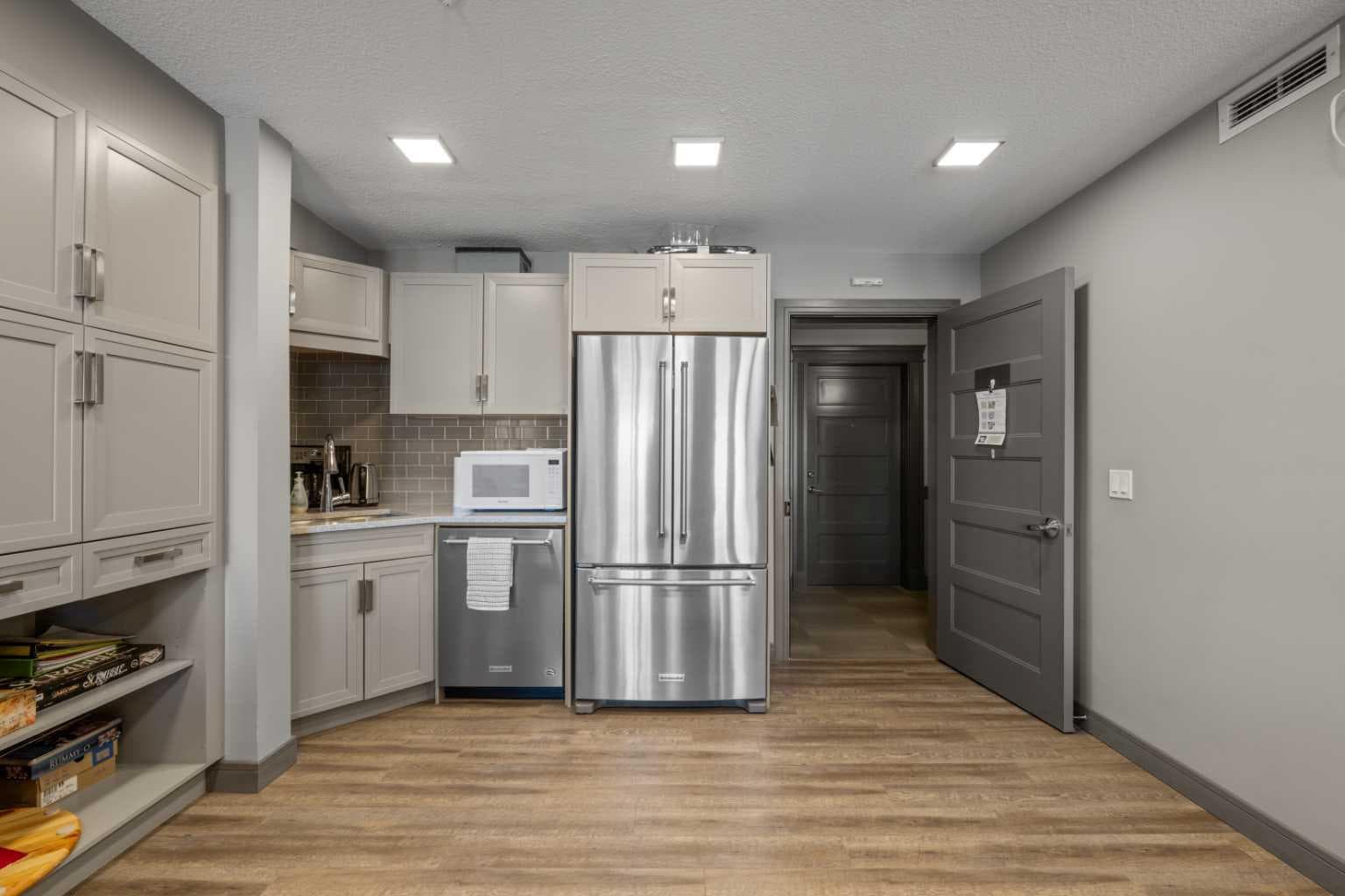 2105, 10 Market Boulevard SE