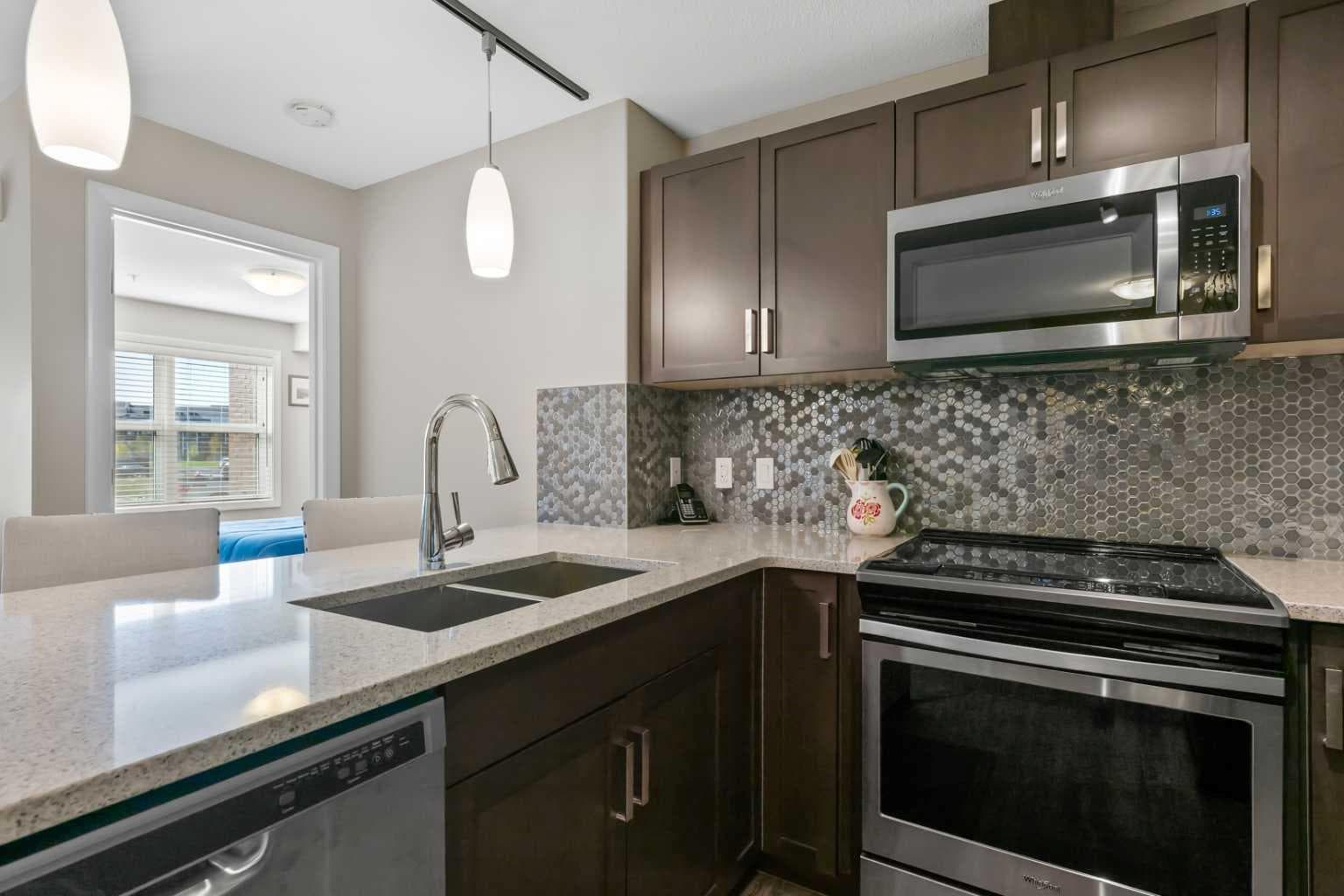 2105, 10 Market Boulevard SE