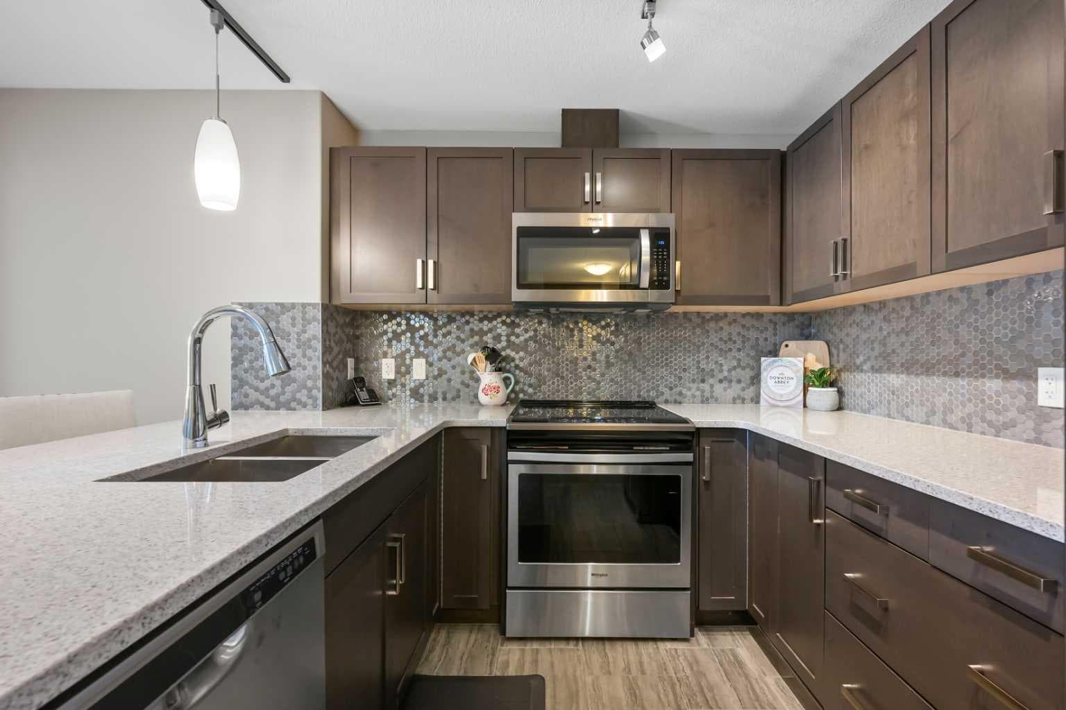 2105, 10 Market Boulevard SE