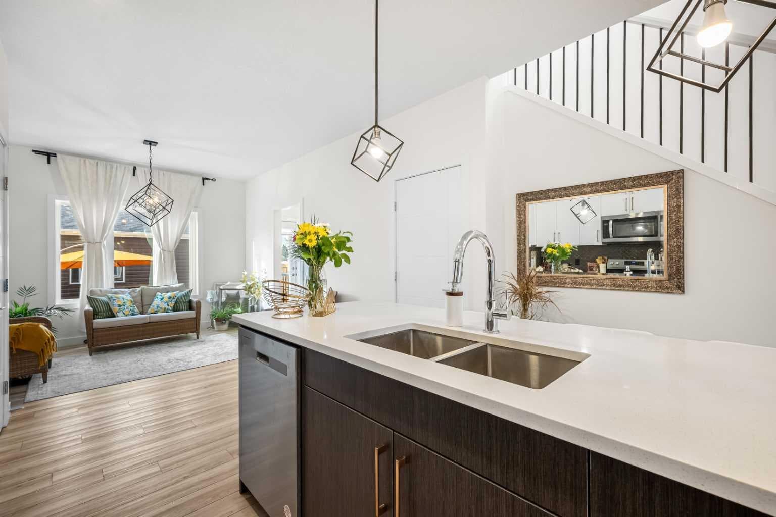 262 Midgrove Mews SW