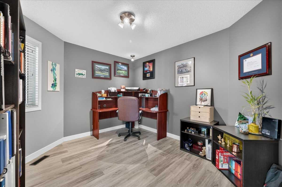 212 Cresthaven Place SW