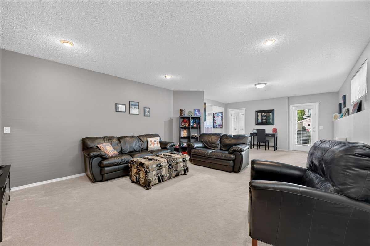 212 Cresthaven Place SW