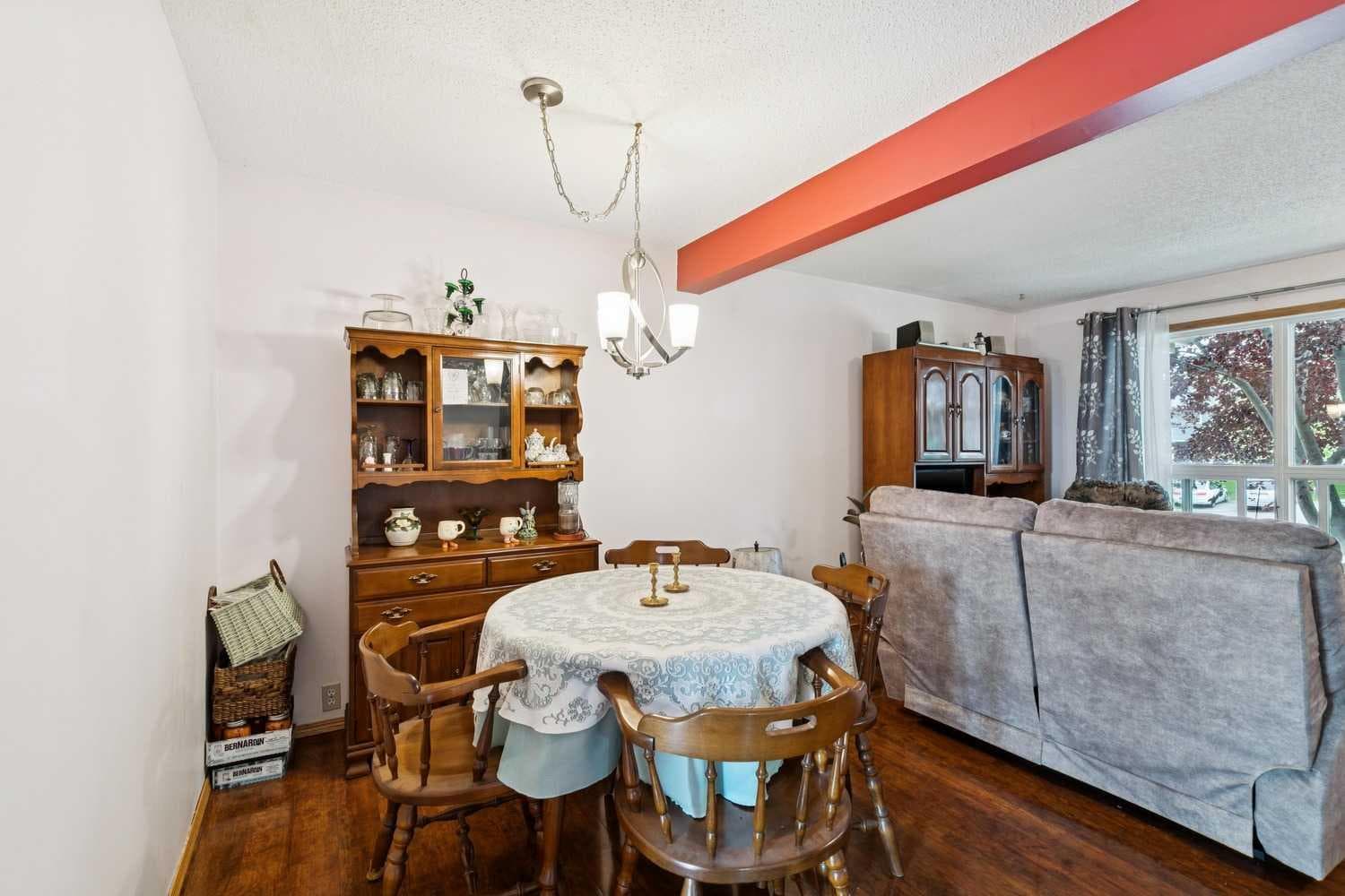 316 Queenston Heights SE