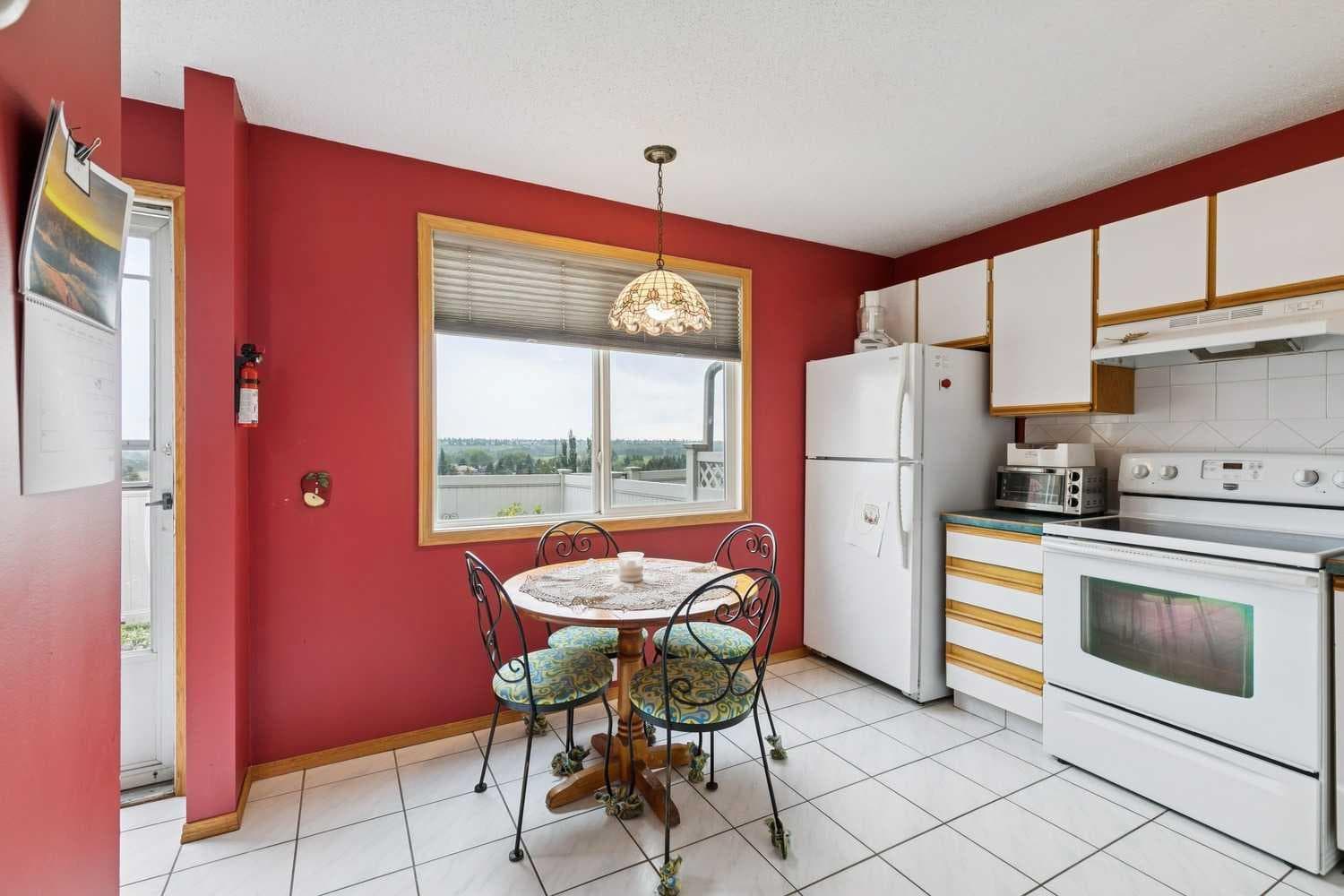 316 Queenston Heights SE
