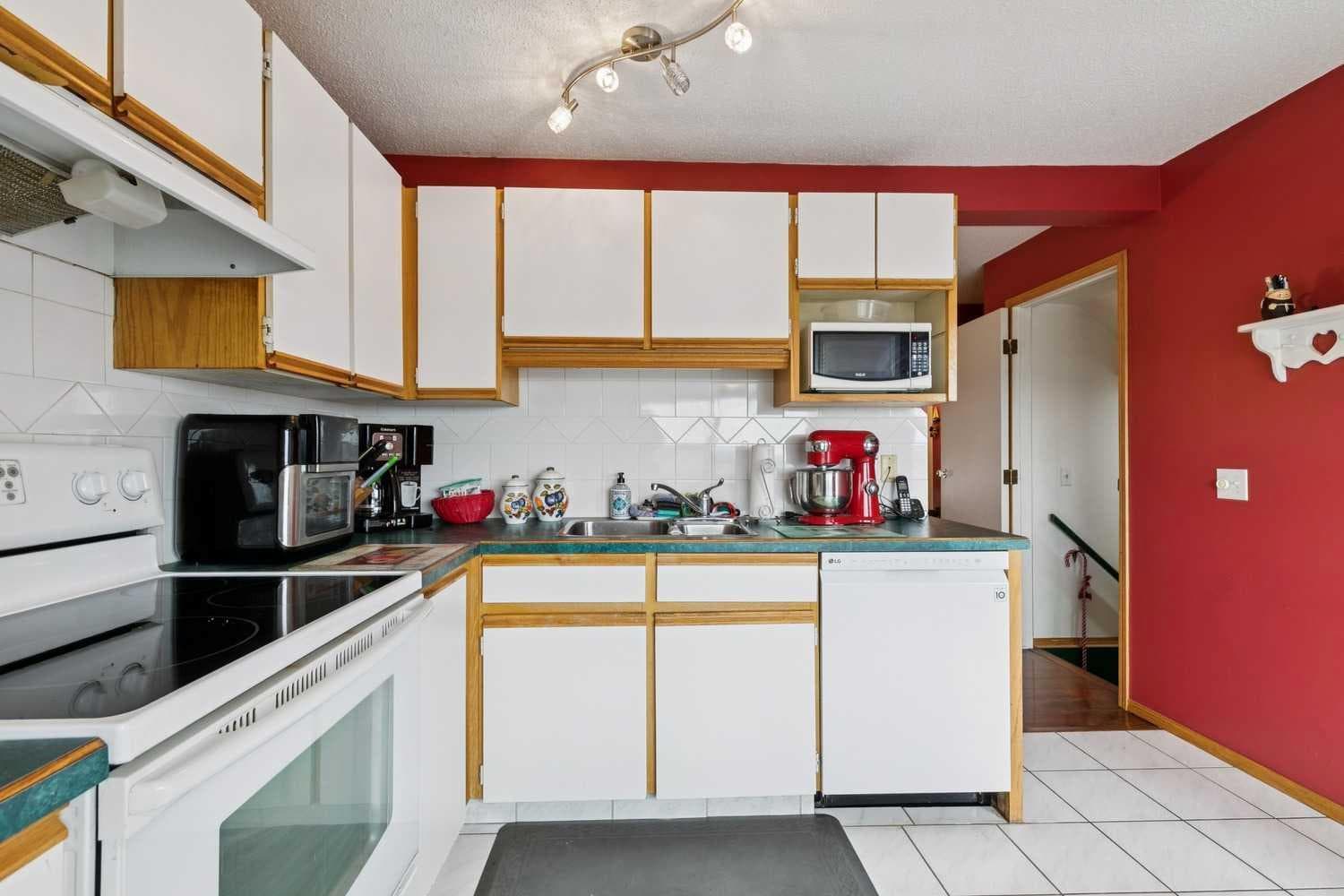 316 Queenston Heights SE