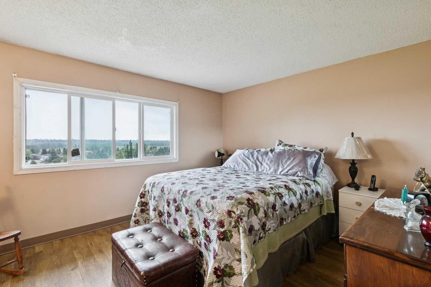316 Queenston Heights SE