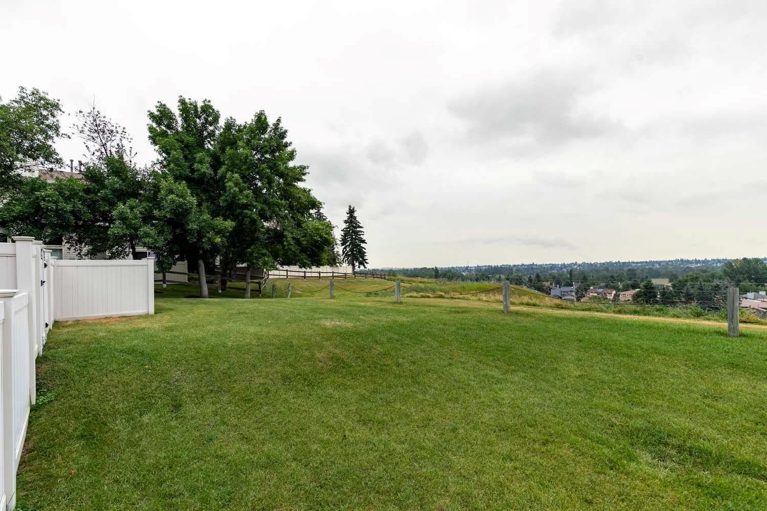 316 Queenston Heights SE