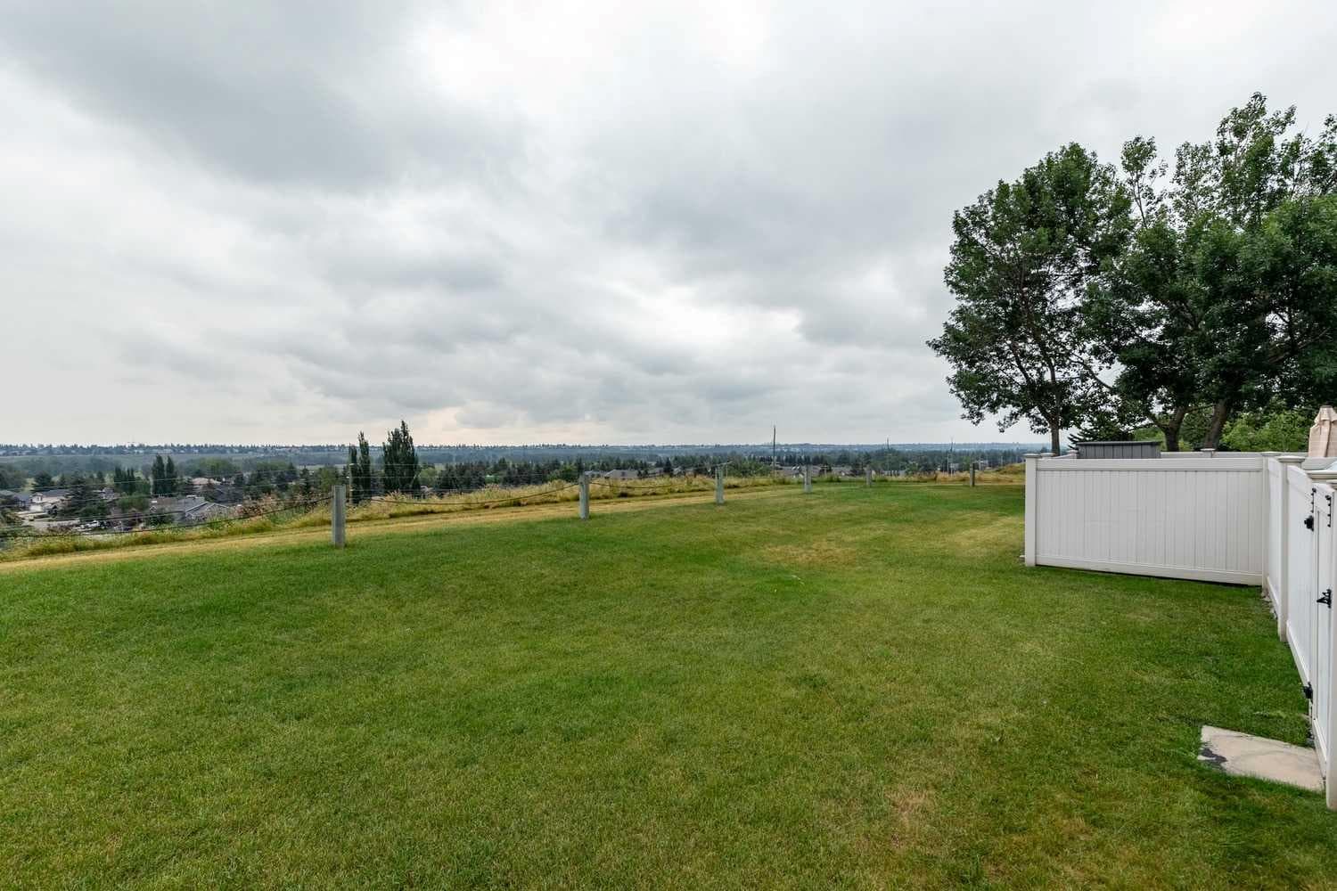 316 Queenston Heights SE