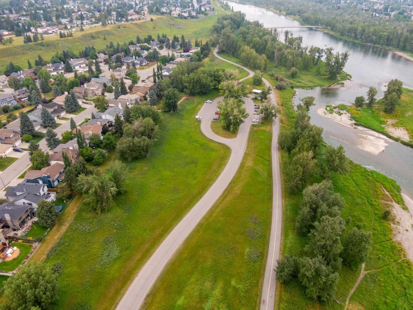 316 Queenston Heights SE