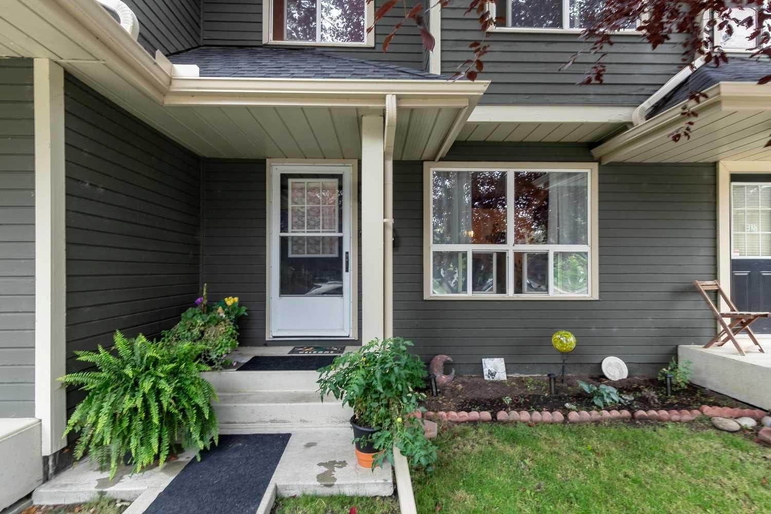 316 Queenston Heights SE
