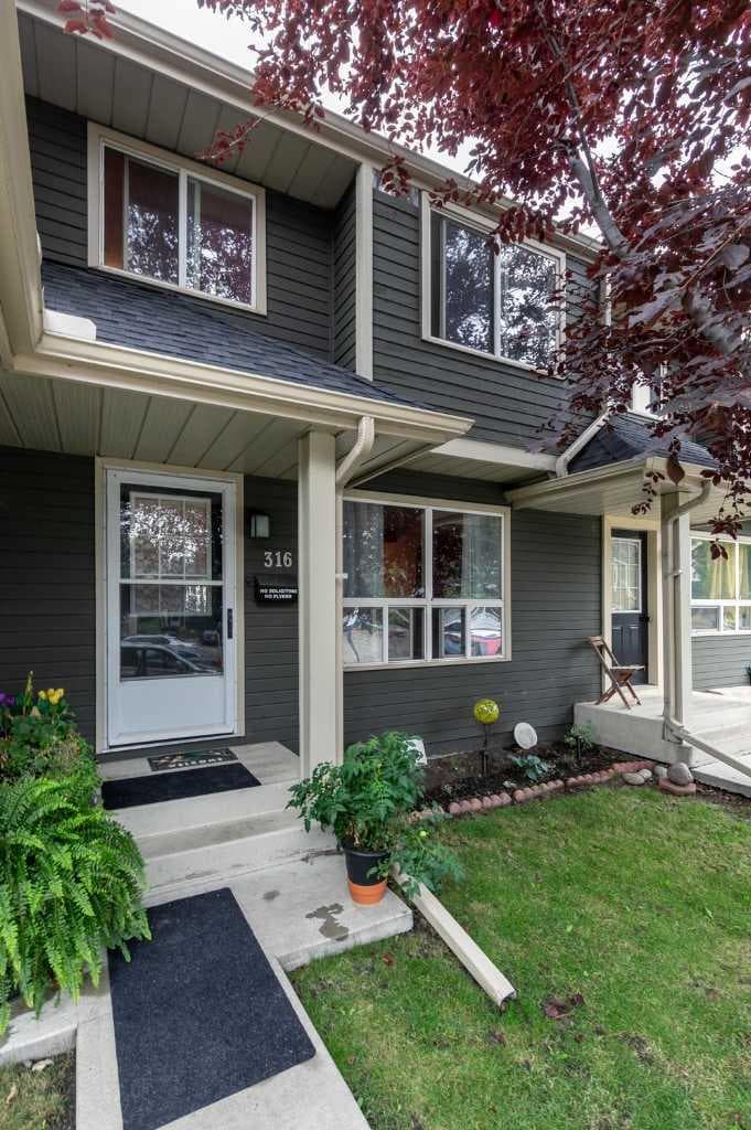 316 Queenston Heights SE