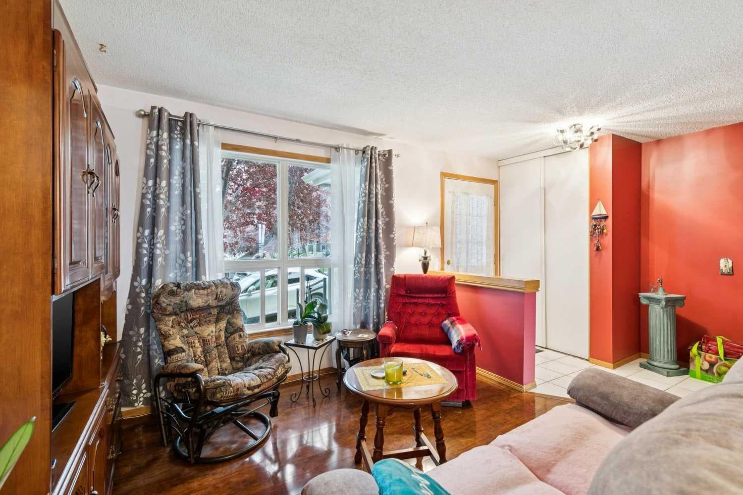 316 Queenston Heights SE
