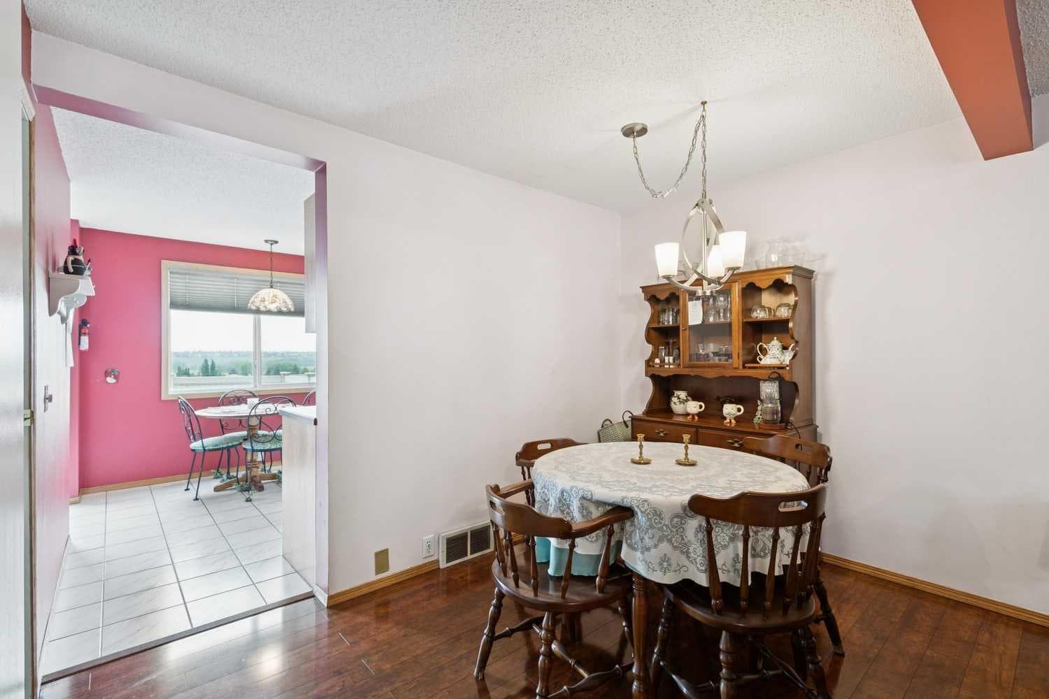 316 Queenston Heights SE