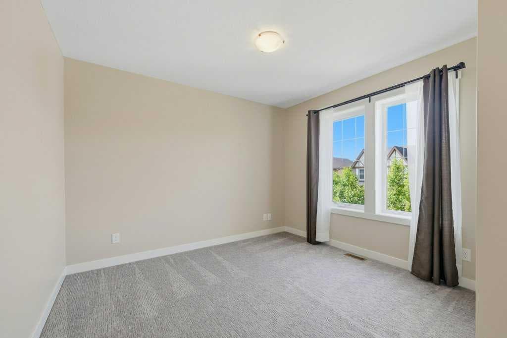 98 Elgin Meadows Circle SE
