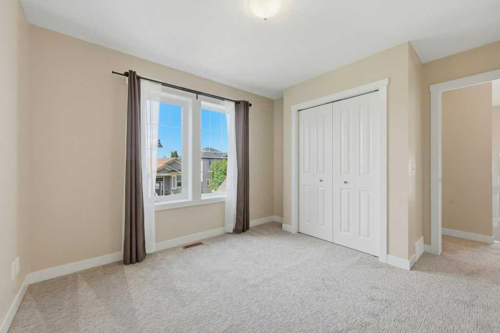 98 Elgin Meadows Circle SE