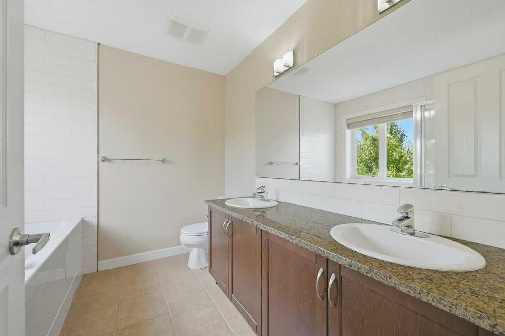 98 Elgin Meadows Circle SE